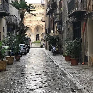 https://casa-di-fronte-la-cattedrale.palermohotels.org